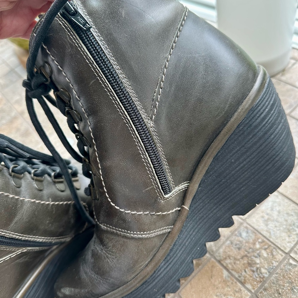 FLY LONDON Ankle Boot Dark Moss GREEN OLIVE lace up wedge BOOT boho 39 size 8.5 - Picture 7 of 12